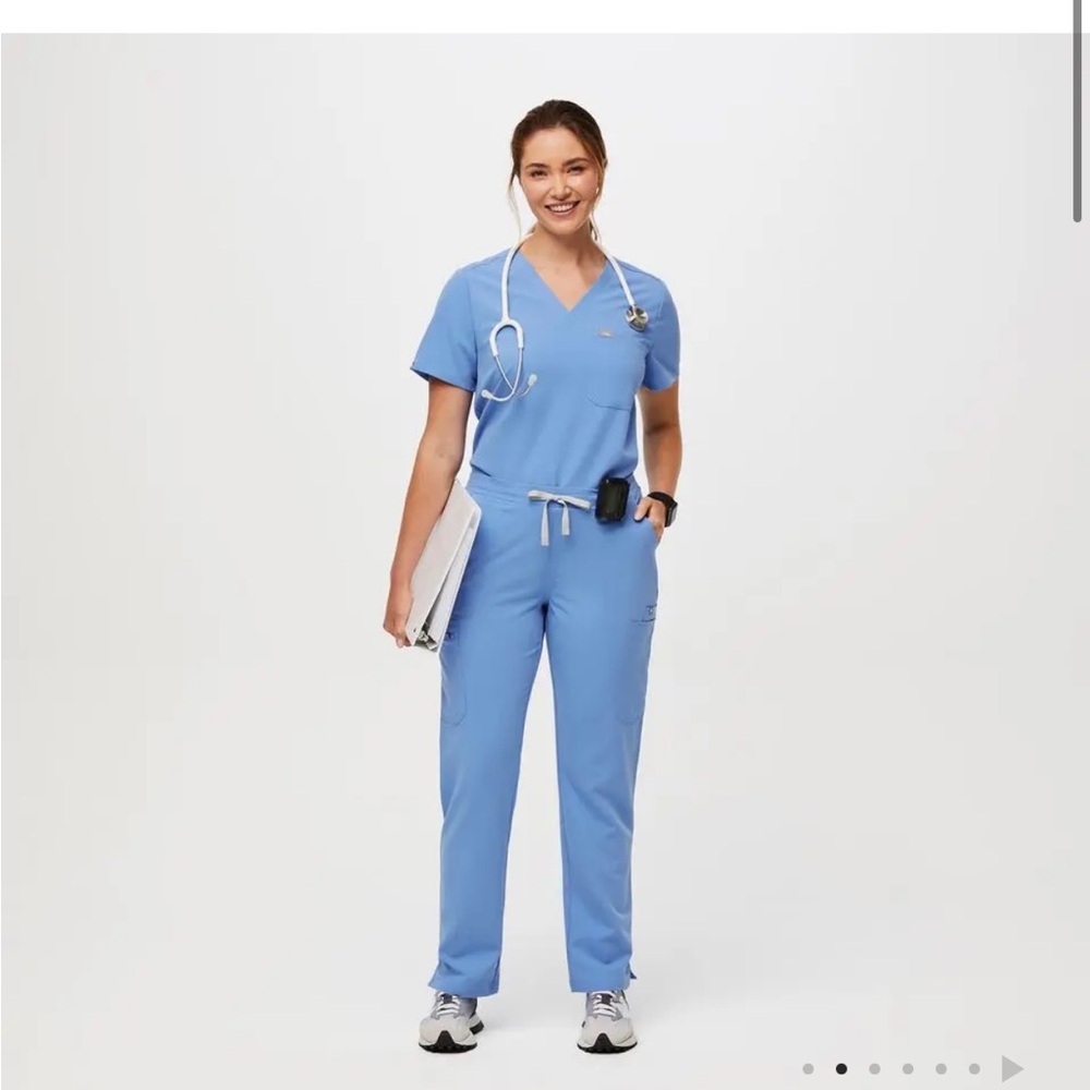 Yola Skinny Scrub Pant in Ceil Blue size small Tall